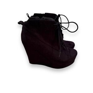 Shi by Journey's‎ Black Lace Up Wedge Faux Suede Booties Sz 5